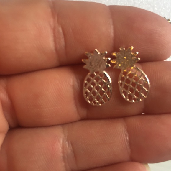 🍍 Adorable Metallic Pineapple Fruit Stud Earrings Available In Various Colors🍍 - Picture 5 of 7